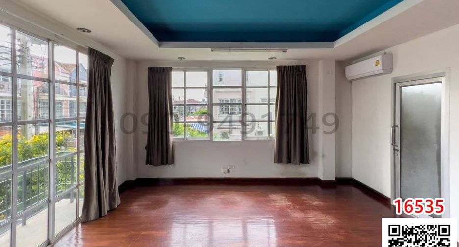 For rent 6 bedrooms townhouse in Lat Phrao, Bangkok