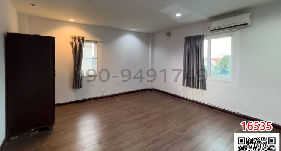 For rent 6 bedrooms townhouse in Lat Phrao, Bangkok