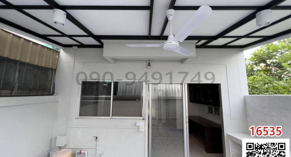 For rent 6 bedrooms townhouse in Lat Phrao, Bangkok