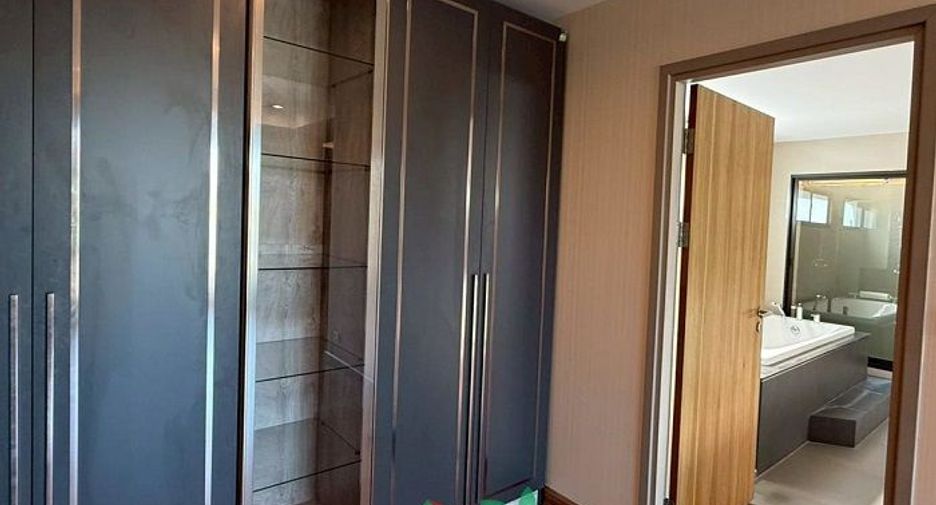 For sale 6 bedrooms house in Don Mueang, Bangkok