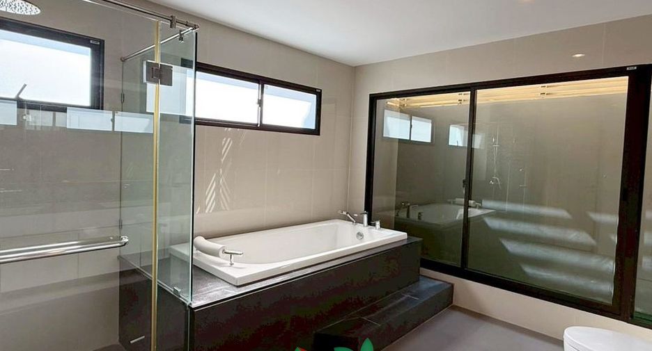 For sale 6 bedrooms house in Don Mueang, Bangkok