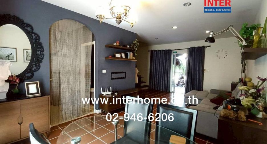Casa adosada en venta de 3 habitaciones en Suan Luang, Bangkok