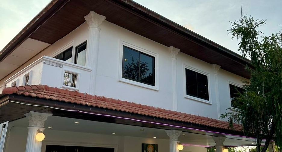 À louer 4 chambres villa à Bang Lamung, Chonburi