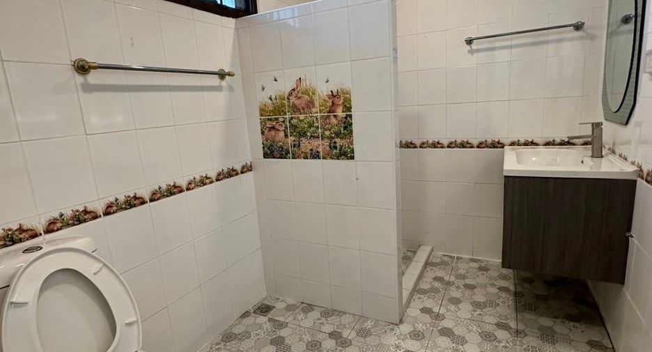 À louer 4 chambres villa à Bang Lamung, Chonburi