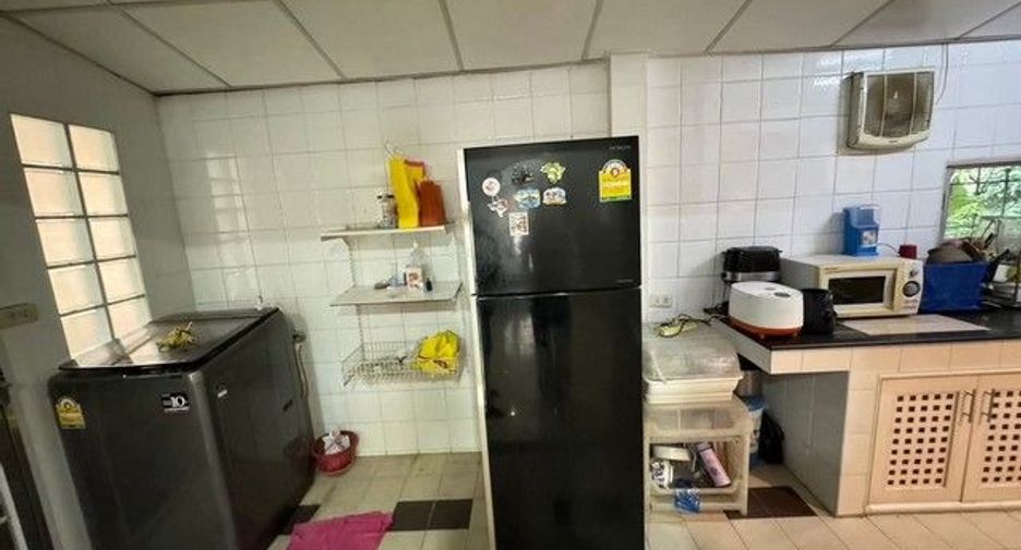 Casa adosada en alquiler de 3 habitaciones en Khlong Sam Wa, Bangkok