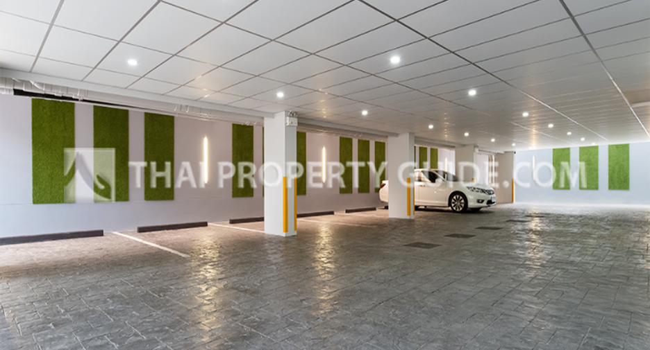 For rent 3 bedrooms apartment in Khlong Toei, Bangkok