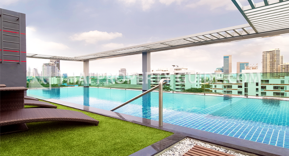 For rent 3 bedrooms apartment in Khlong Toei, Bangkok
