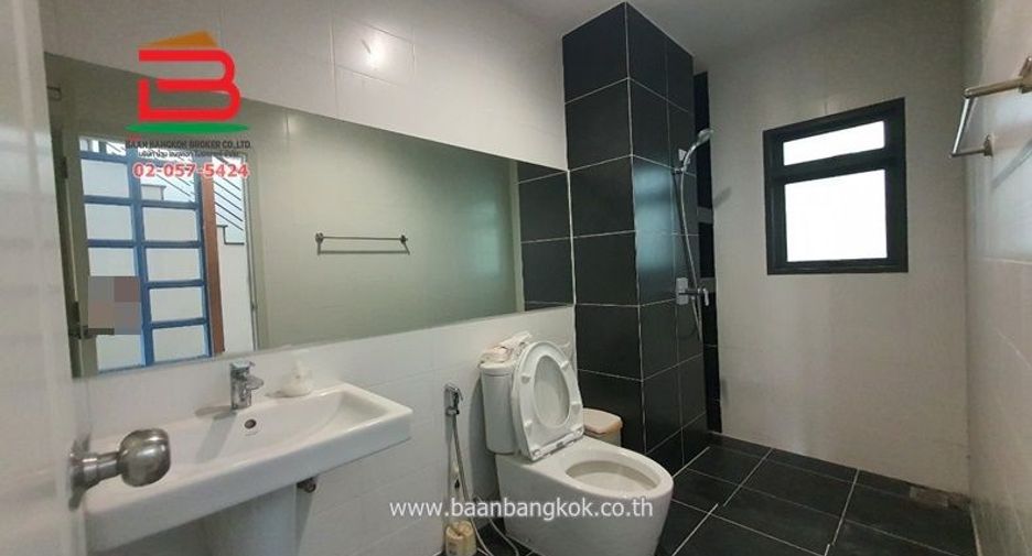 For rent and for sale 3 bedrooms townhouse in Nong Khaem, Bangkok