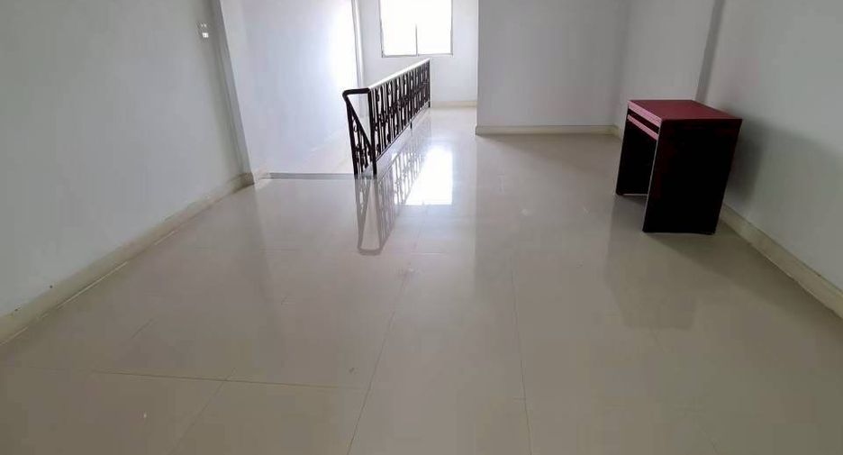 For rent and for sale 3 bedrooms retail Space in Khlong Sam Wa, Bangkok
