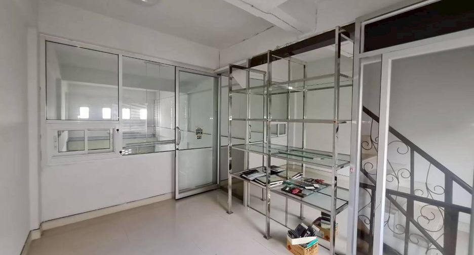 For rent and for sale 3 bedrooms retail Space in Khlong Sam Wa, Bangkok