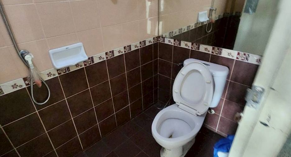 For rent and for sale 3 bedrooms retail Space in Khlong Sam Wa, Bangkok