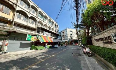 À louer et à vendre 3 chambres local commercial à Chatuchak, Bangkok