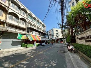 À louer et à vendre 3 chambres local commercial à Chatuchak, Bangkok
