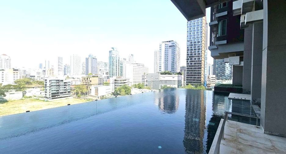 For sale 1 bed condo in Khlong Toei, Bangkok