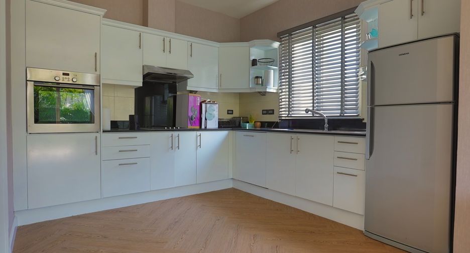 Casa en alquiler y en venta de 3 habitaciones en Bang Lamung, Chonburi