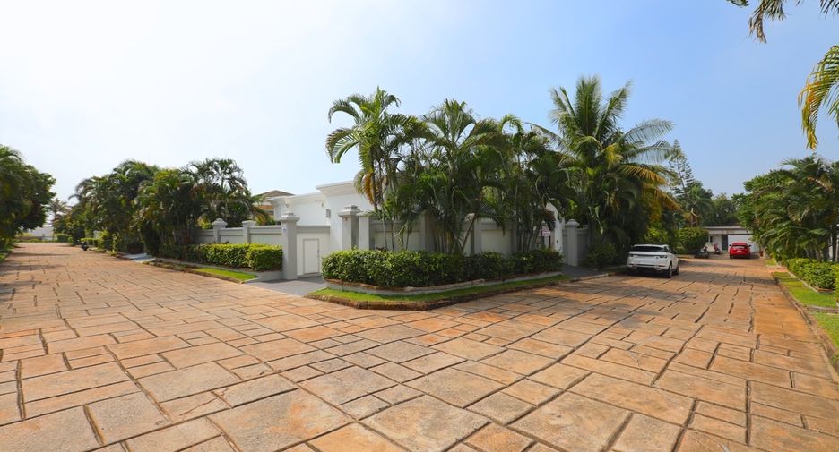 Casa en alquiler y en venta de 3 habitaciones en Bang Lamung, Chonburi