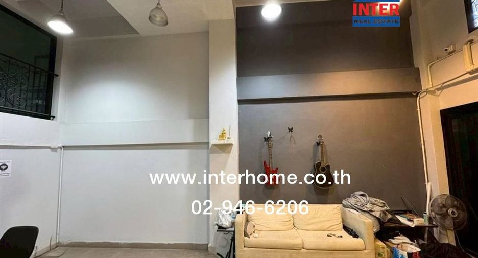 For sale 2 bedrooms retail Space in Thawi Watthana, Bangkok