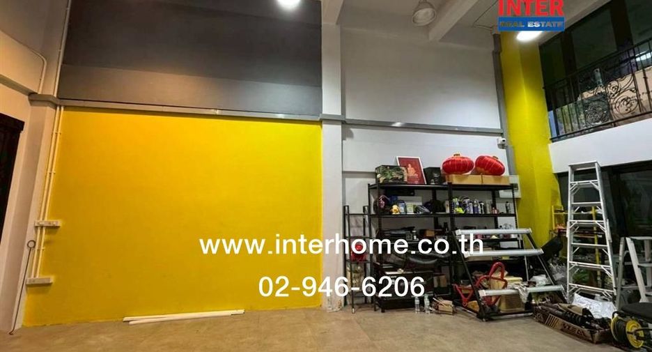 For sale 2 bedrooms retail Space in Thawi Watthana, Bangkok
