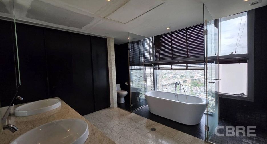 Wohnung zur Miete mit 3 Zimmer in Yan Nawa, Bangkok