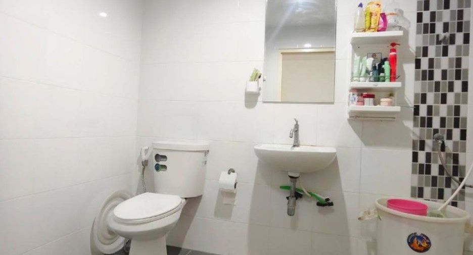 For sale 2 bedrooms townhouse in Mueang Nakhon Pathom, Nakhon Pathom