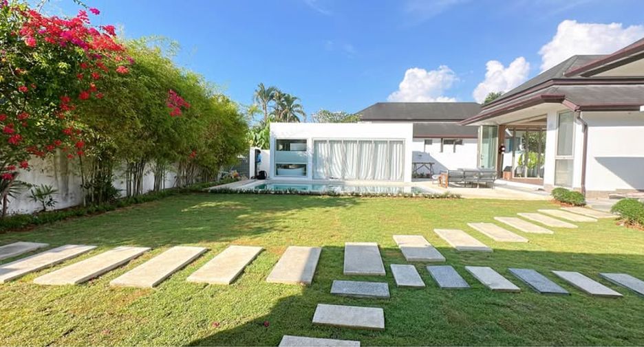 For rent 5 bedrooms villa in Thalang, Phuket