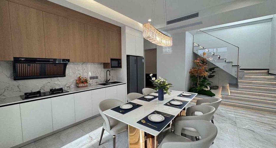 Villa en venta de 5 habitaciones en Bang Lamung, Chonburi