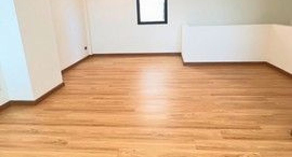 For rent 2 bedrooms office in Lat Phrao, Bangkok