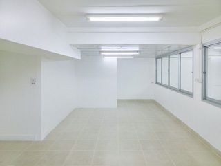 出租 1 卧室 办公室 在 Khlong Toei, 曼谷