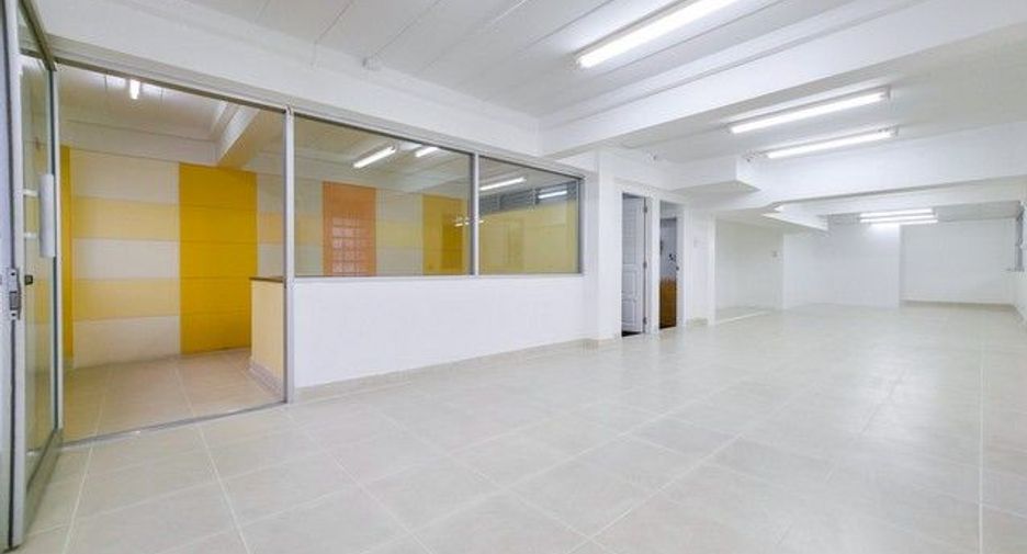 For rent 1 bed office in Khlong Toei, Bangkok