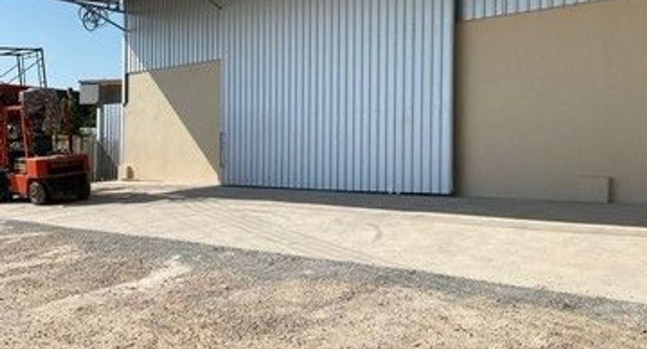 For rent 1 bed warehouse in Bang Khun Thian, Bangkok