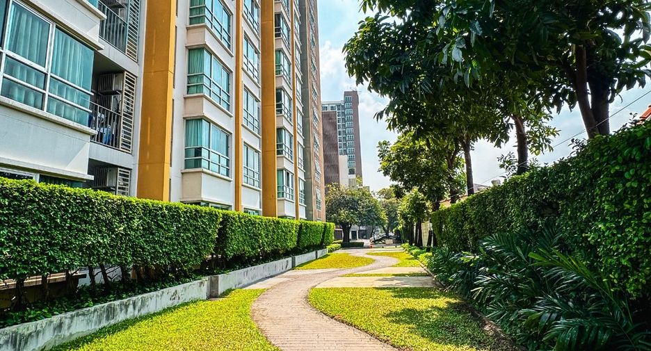 For rent and for sale 1 bed condo in Huai Khwang, Bangkok