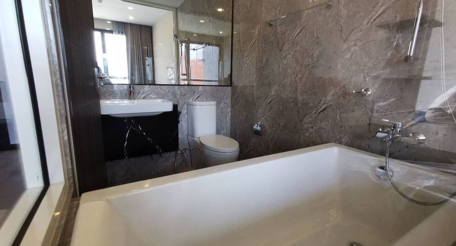 For rent 2 bedrooms condo in Khlong Toei, Bangkok