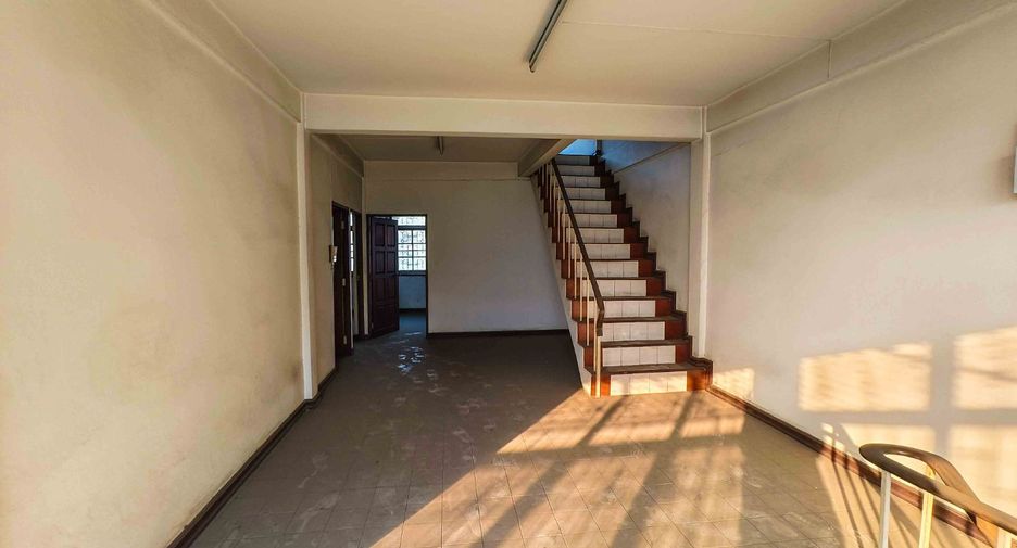 For rent retail Space in Wang Thonglang, Bangkok