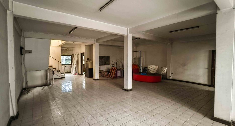 For rent retail Space in Wang Thonglang, Bangkok