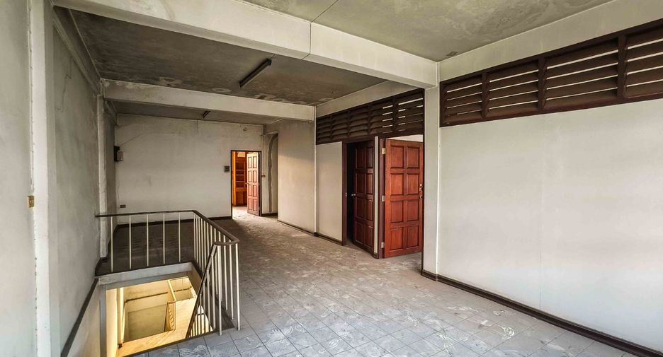 For rent retail Space in Wang Thonglang, Bangkok