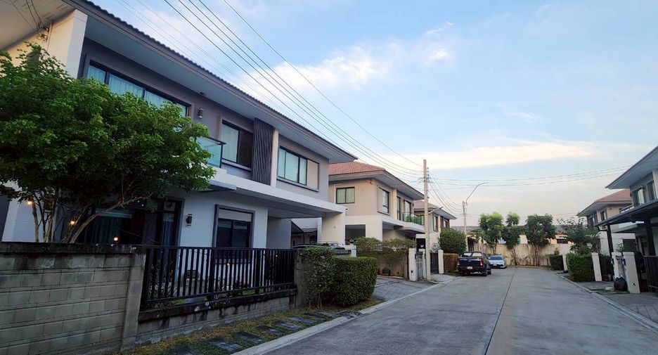 For sale 4 bedrooms house in Sai Mai, Bangkok