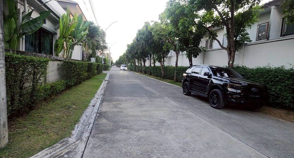 For sale 4 bedrooms house in Sai Mai, Bangkok