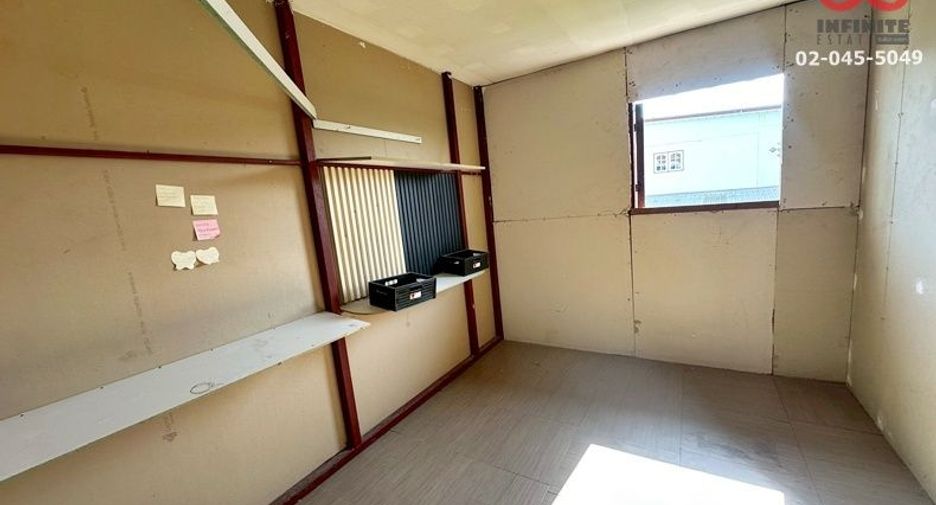Almacén en venta de 3 habitaciones en Mueang Nonthaburi, Nonthaburi