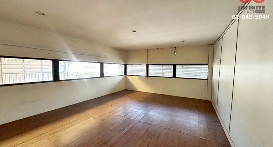 Almacén en venta de 3 habitaciones en Mueang Nonthaburi, Nonthaburi