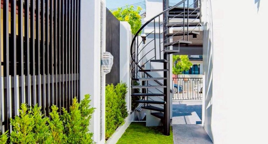 Villa zum Kauf mit 4 Zimmer in Bang Lamung, Chonburi