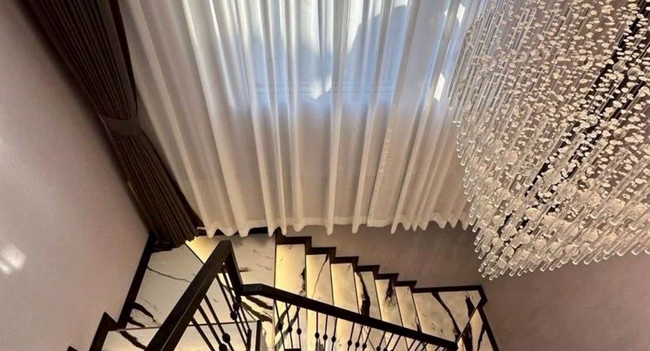 Villa zum Kauf mit 4 Zimmer in Bang Lamung, Chonburi