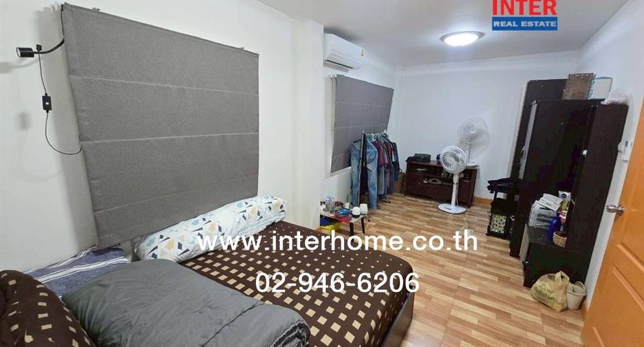 For sale 3 bedrooms townhouse in Lat Krabang, Bangkok