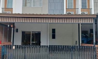 For sale 4 bedrooms townhouse in Bang Pakong, Chachoengsao