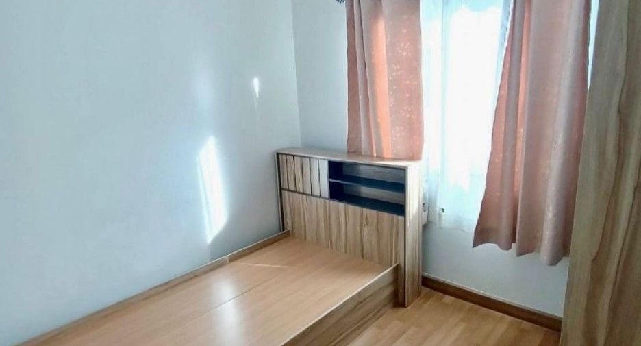 For sale 4 bedrooms townhouse in Bang Pakong, Chachoengsao