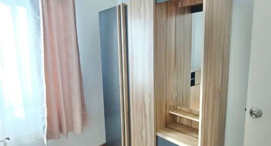 For sale 4 bedrooms townhouse in Bang Pakong, Chachoengsao