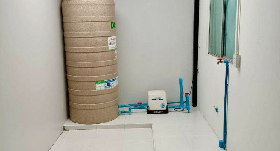 For sale 4 bedrooms townhouse in Bang Pakong, Chachoengsao