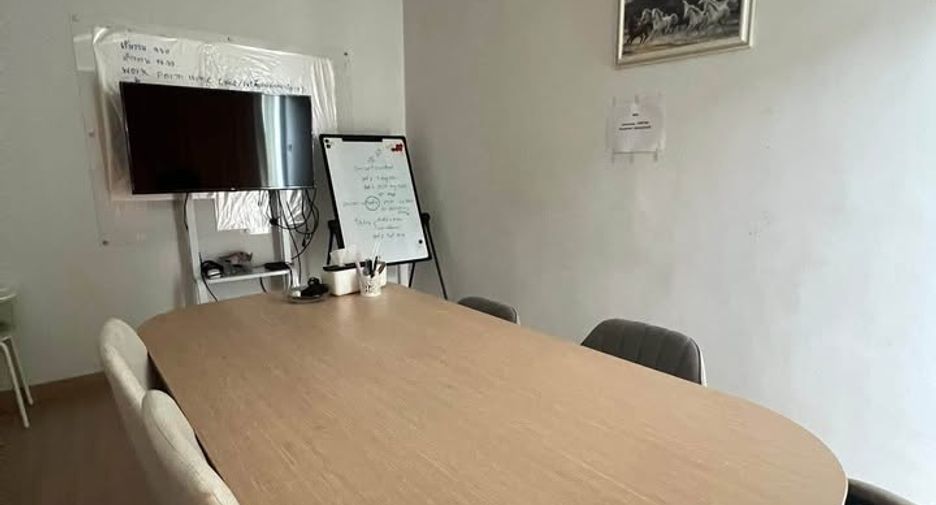 For rent 3 bedrooms townhouse in Bueng Kum, Bangkok