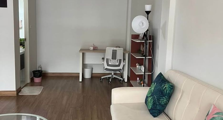 For rent 3 bedrooms townhouse in Bueng Kum, Bangkok