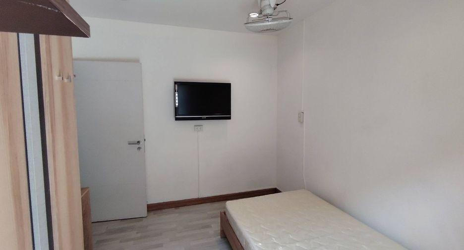 For rent 3 bedrooms townhouse in Suan Luang, Bangkok