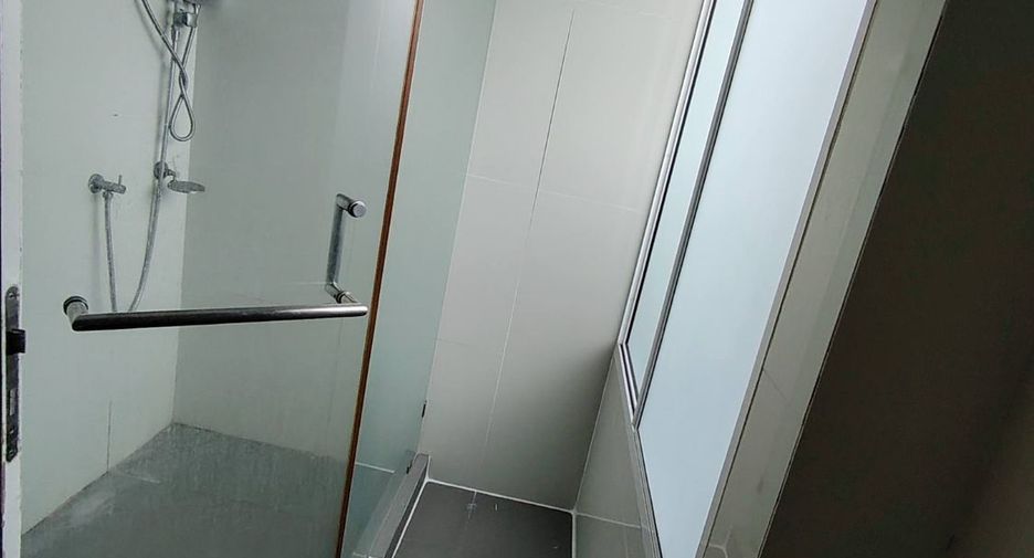 For rent 3 bedrooms townhouse in Suan Luang, Bangkok